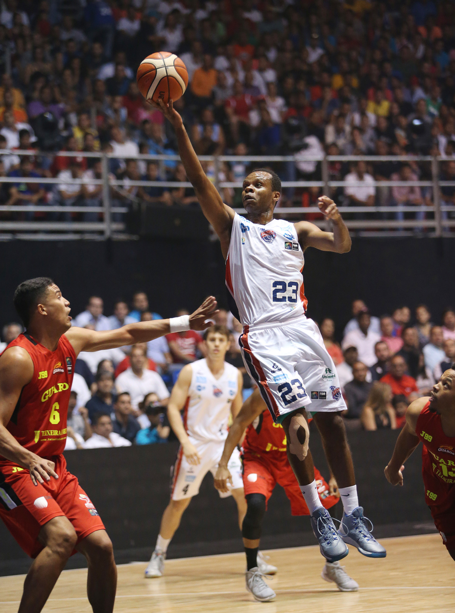 Com 25 tentos, Nezinho foi o principal pontuador no jogo (Foto: FIBA Américas)
